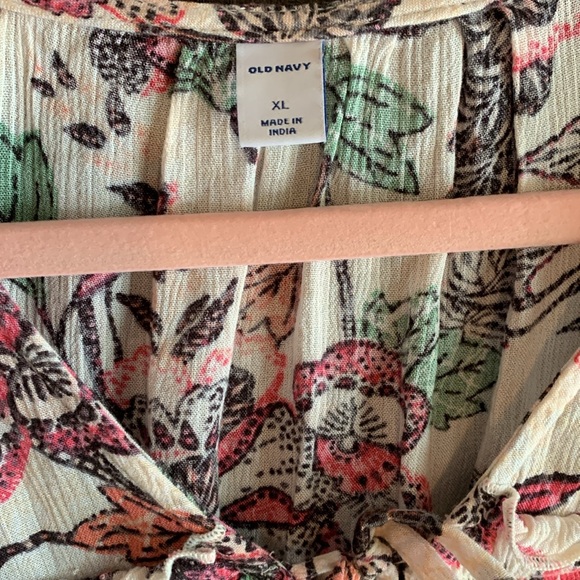 Beautiful Old Navy Women’s Xl 100% rayon/viscose lightweight printed blouse - Picture 4 of 6